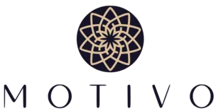 MOTIVO Cosméticos Logotipo da MOTIVO Cosméticos: flor geométrica dourada em círculo azul-marinho e a palavra MOTIVO